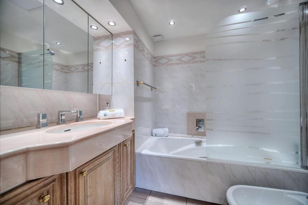Immogroom - 2 Bedroom - Air Conditioning - Wifi - Terrace - Common Parking Cannes Luaran gambar